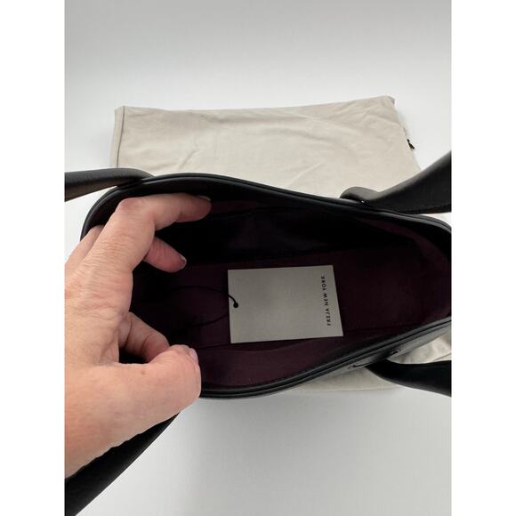 Freja New York Black “Linetta” Shoulder Bag – Vegan Leather Minimalist Tote - Picture 3 of 5